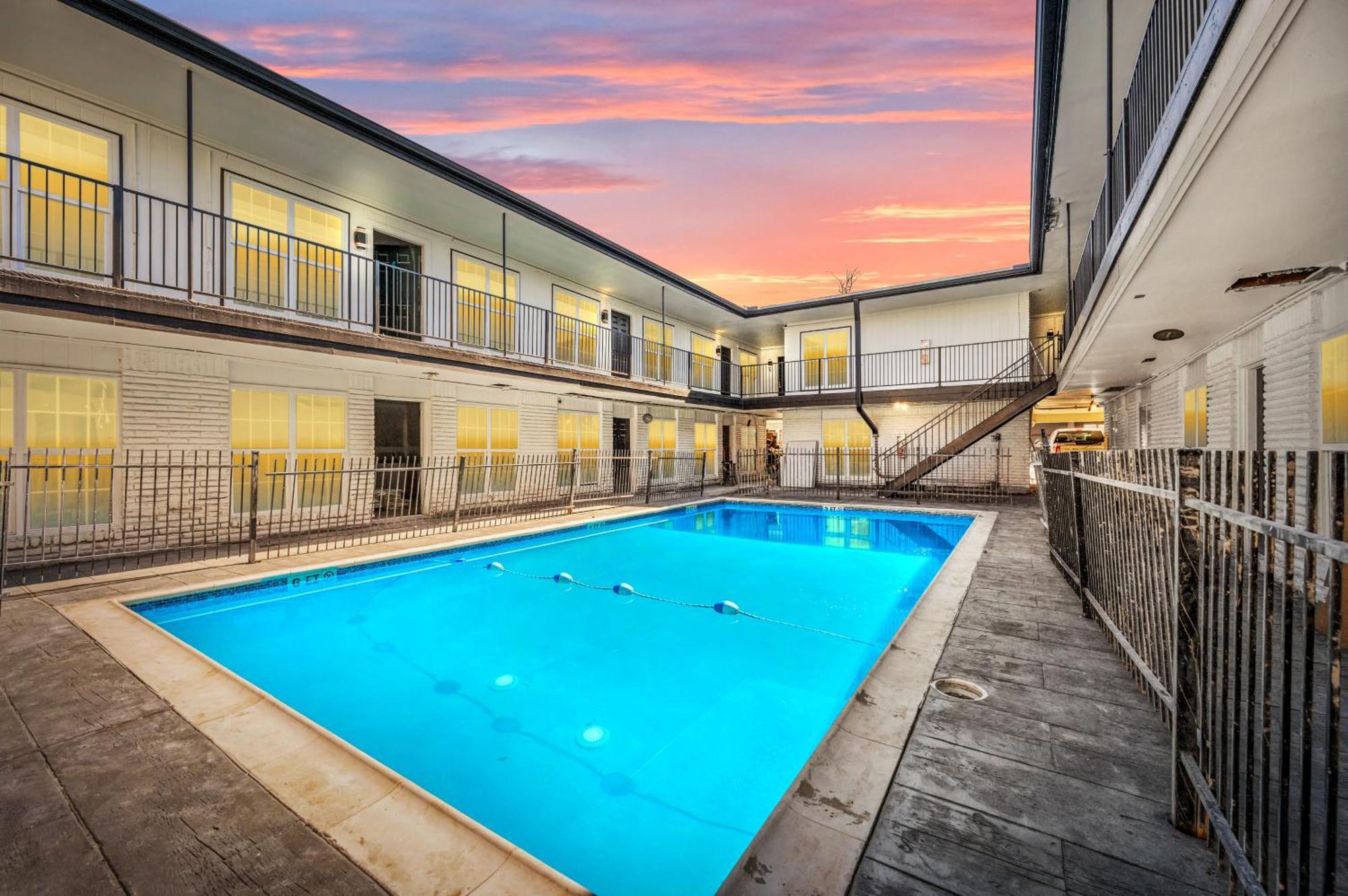Comfortable 2Br Apt In Vibrant Houston Heights Ngoại thất bức ảnh