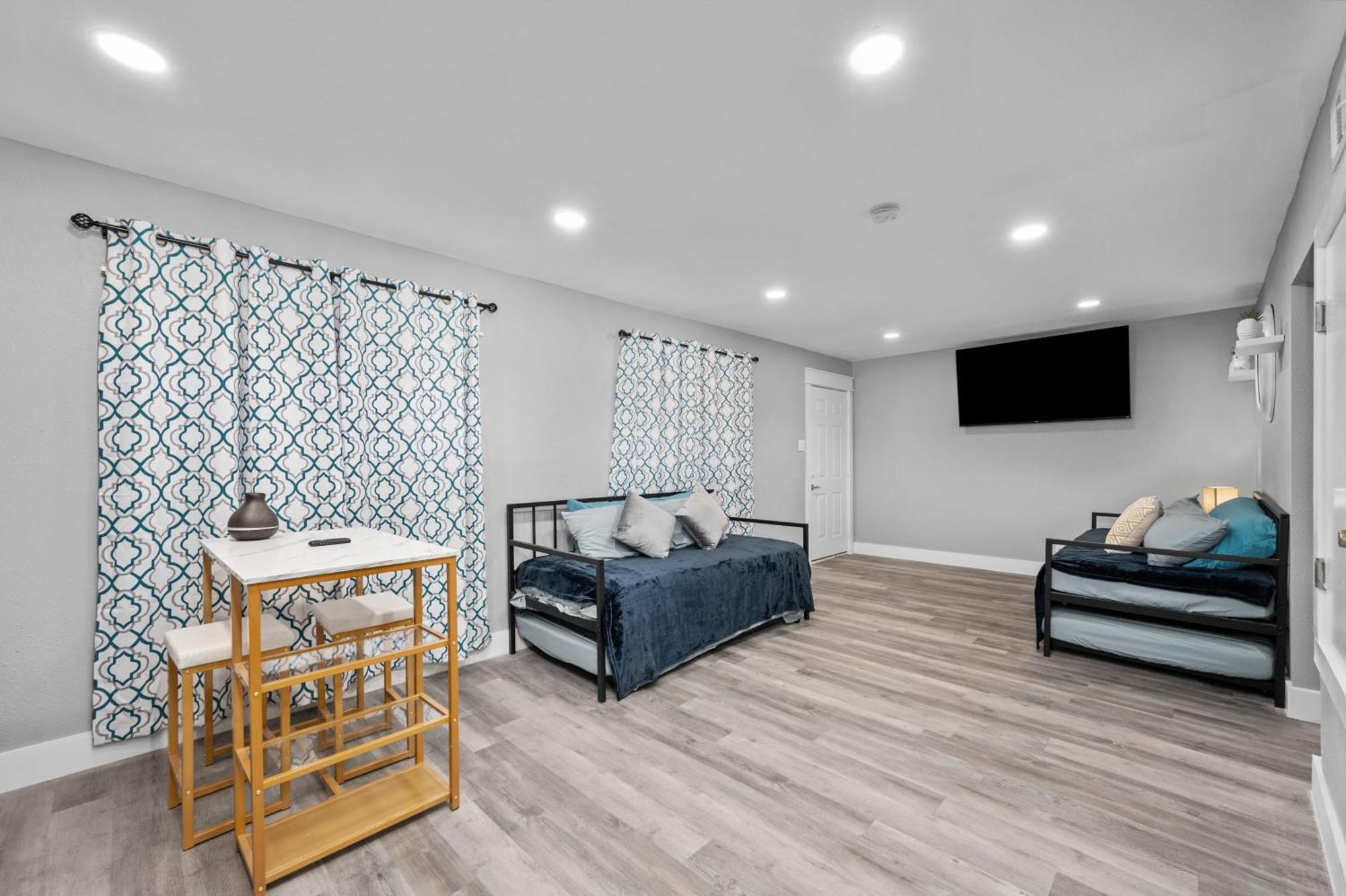 Comfortable 2Br Apt In Vibrant Houston Heights Ngoại thất bức ảnh