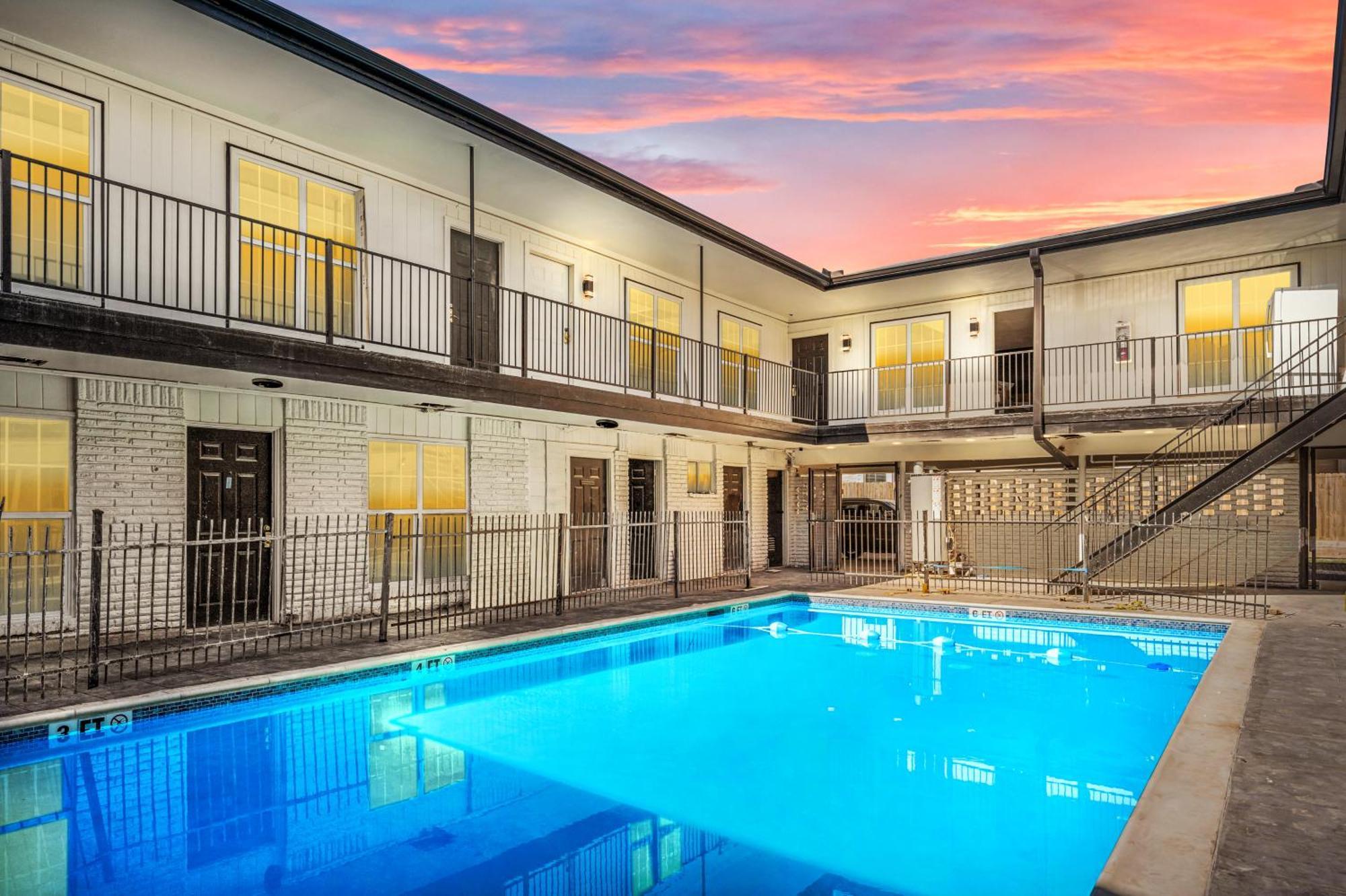 Comfortable 2Br Apt In Vibrant Houston Heights Ngoại thất bức ảnh